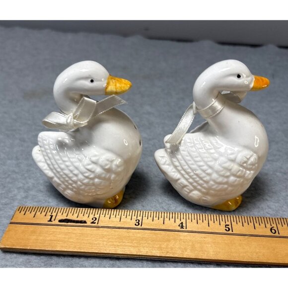 Vintage Ceramic Duck Salt & Pepper Shakers with Ribbon Bows - White & Yellow - A - Picture 7 of 9